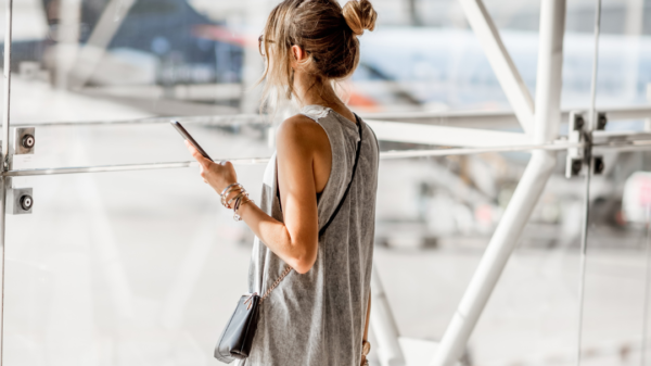 In partnership with Visible, Stacker looked at what the experts say about staying safe while traveling with your phone.  